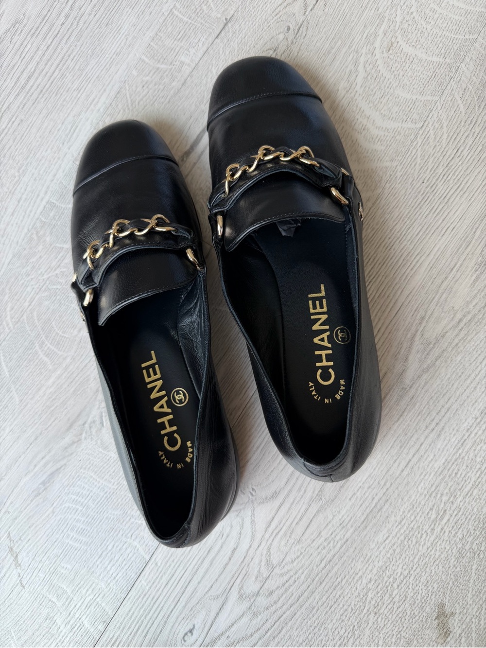 CHANEL Black Leather Chain-Link Loafers